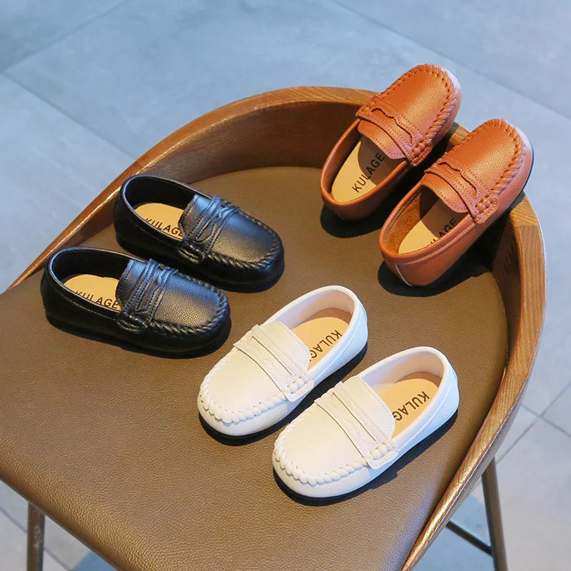 Sapatos infantis Oxford em couro. Disponíveis em 3 cores